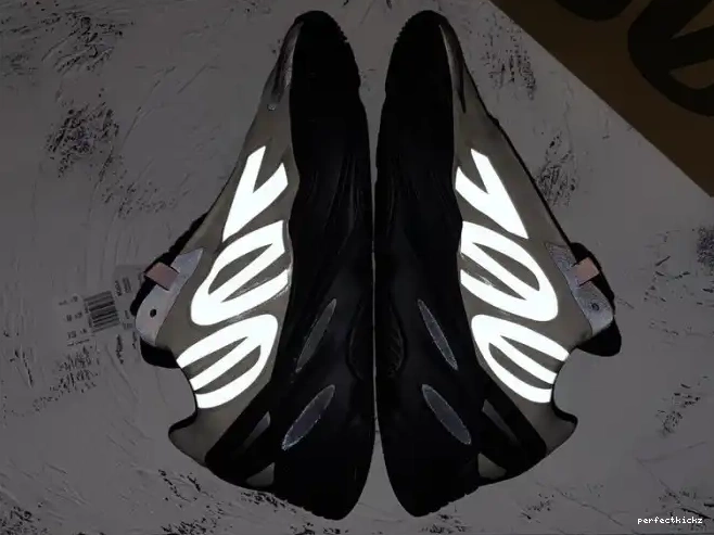 Yeezy 700 Adidas Bone MNVN Boost FY3729 0518